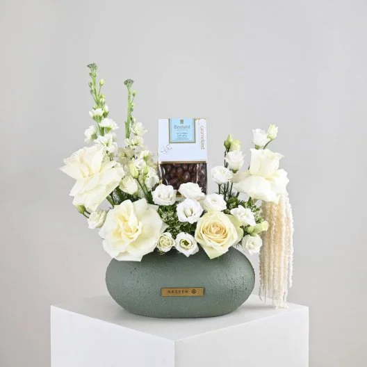 White Rose & Astoma Vase | Bostani Dragee Chocolate