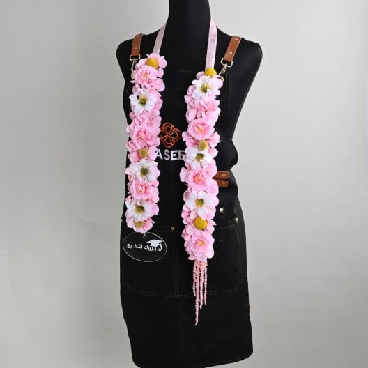 عقد الورد الوردي للتخرج