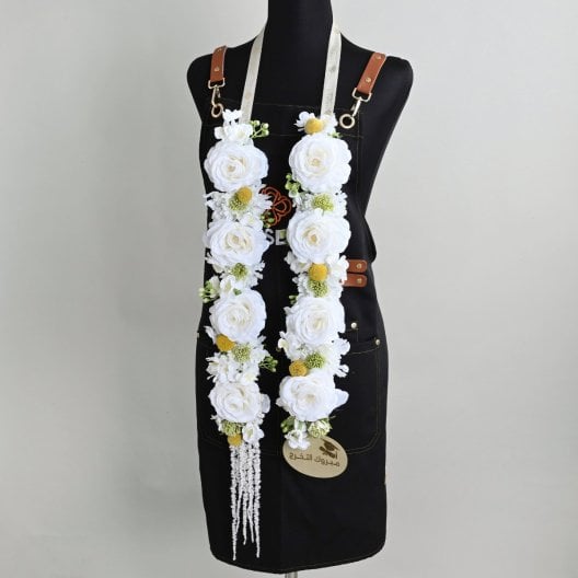 عقد الورد الأبيض للتخرج