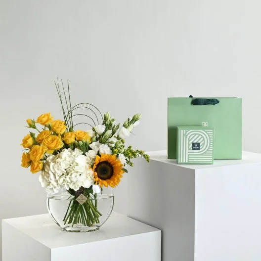 Naseem Vase | With Patchi Chocolate