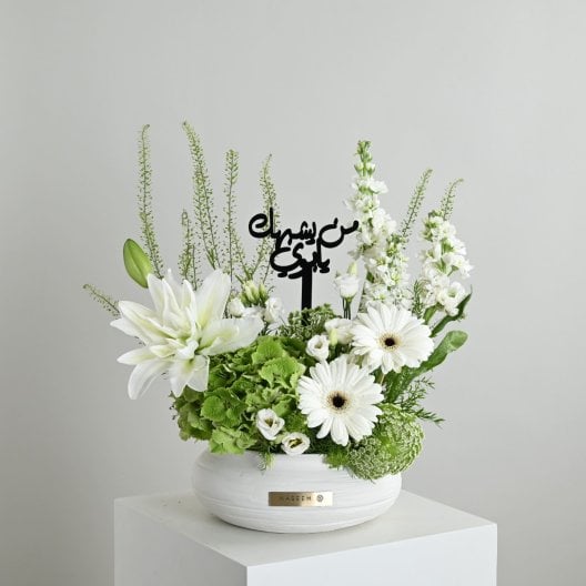 The vase of roses in white, who resembles you, my father ?