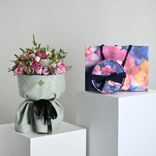 Tiffany leather rose bouquet with Hanoverian chocolate