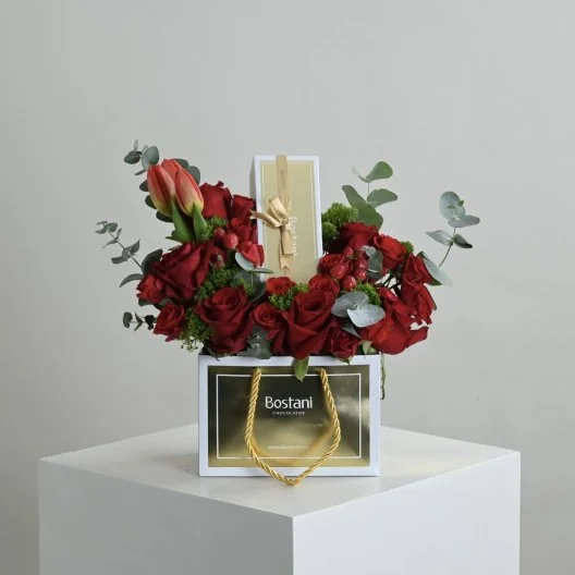 Boustany bag and chocolate with natural red roses 6
