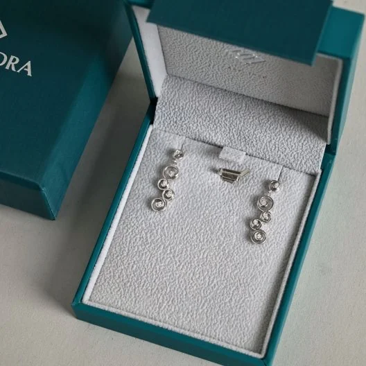 اقراط من الفضة الخالصة عيار 925 مطلية روديوم مرصعة فص ابيض