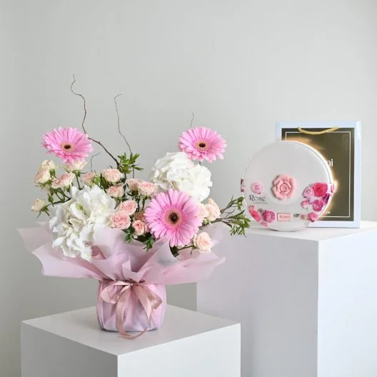Wedad bouquet | with Bostani chocolate