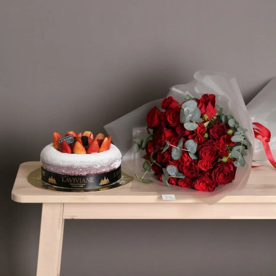 Redmon with cake from Laviviane