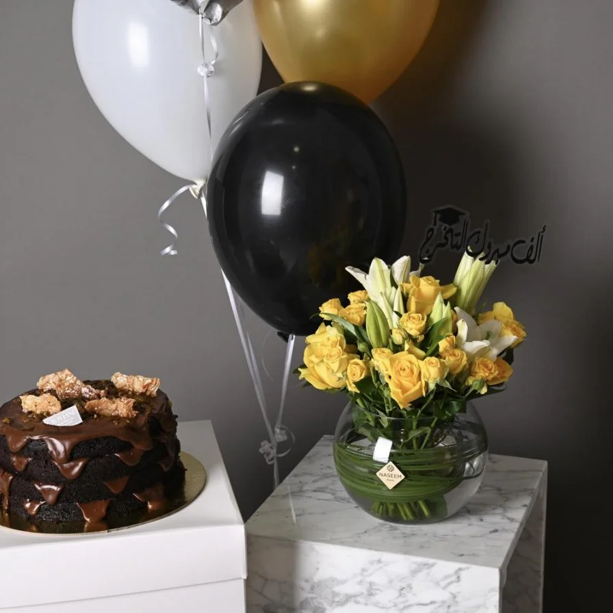 Yellow graduation vase package with Lavivian cake