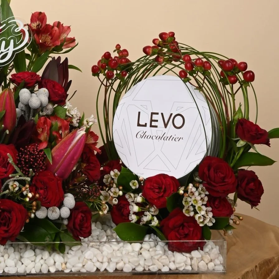 Red roses for Birthday with Levo chocolate