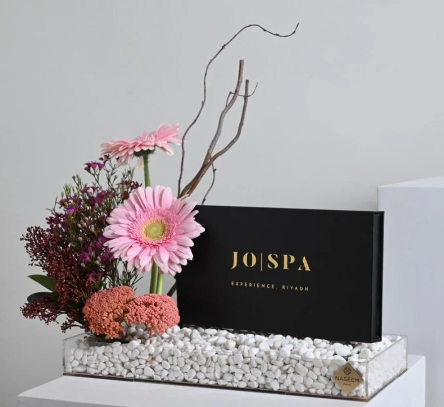 بطاقة إهداء من جو سبا مع أزهار الجاربيرا ( مساج )