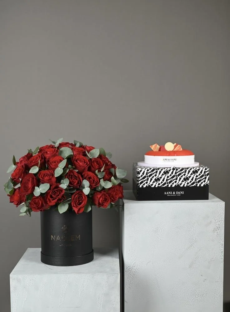 Redbox package with cake from Aani & Danni Red Velvet Medium