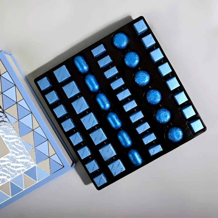 بوكس شوكولاتة آني و داني الأزرق الفاخر