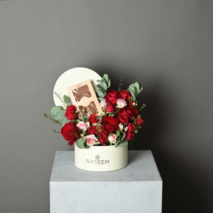 Levo Bar with Red Roses