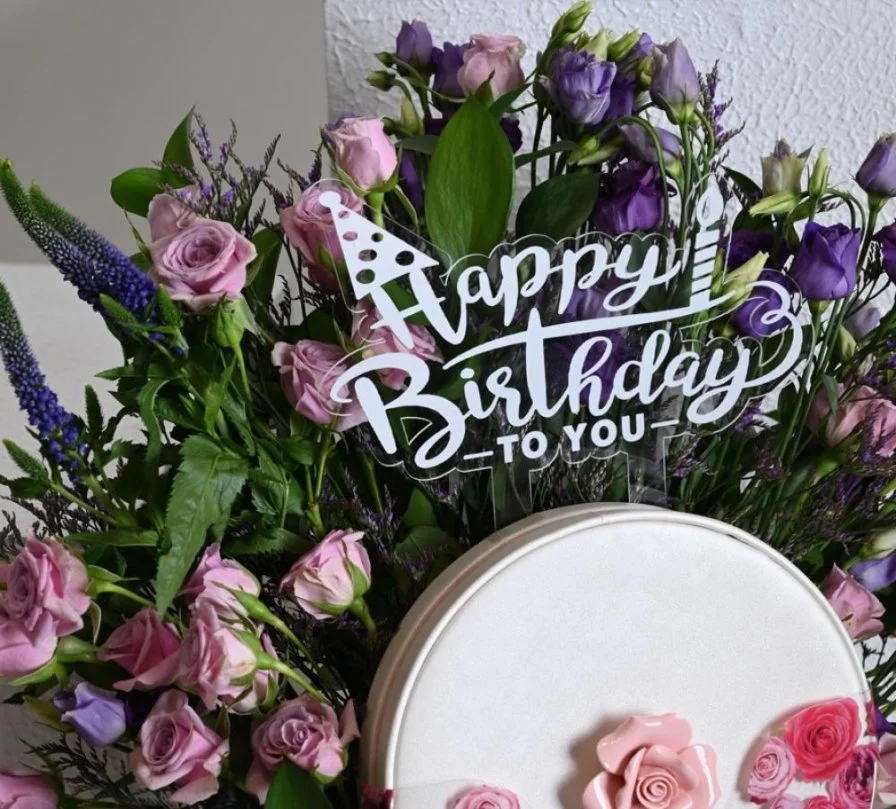 A bouquet of joyful birthday roses
