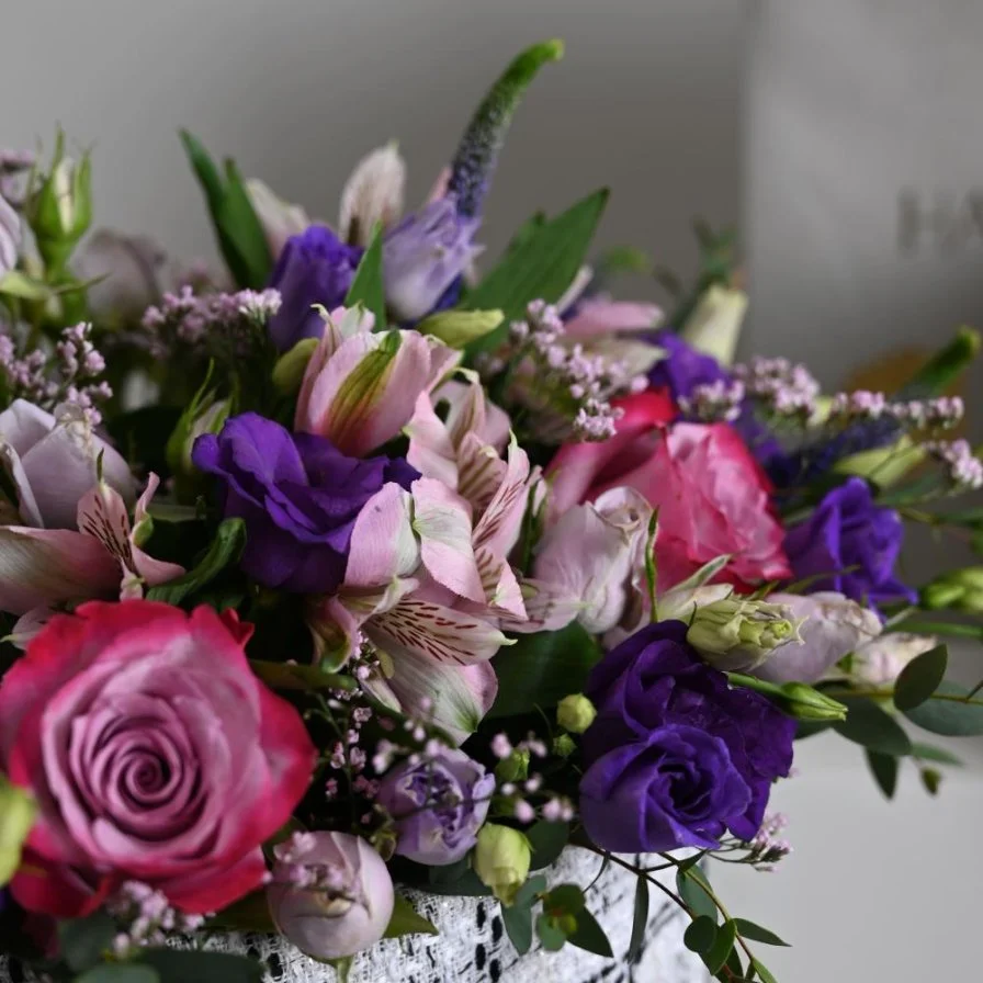 A bouquet of roses, the warmth of lavender, with Hanoverian chocolate