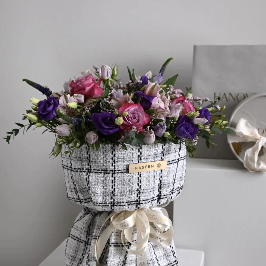 A bouquet of roses, the warmth of lavender, with Hanoverian chocolate