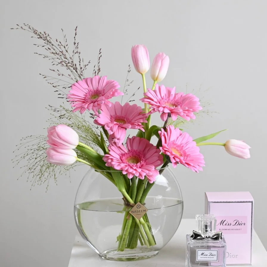 فازة الجيرابيرا و التوليب مع عطر مس ديور