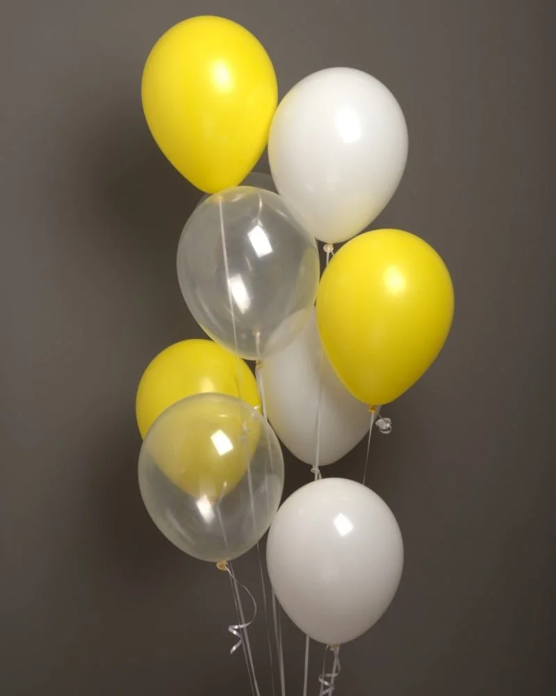 Yellow and white balloon set