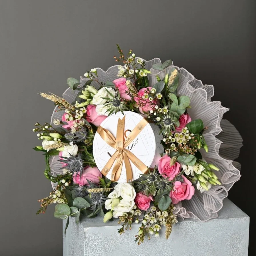 Levo chocolate bouquet with pink roses