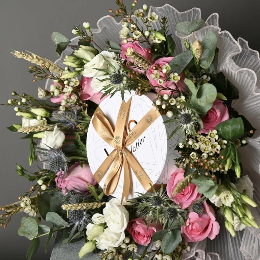 Levo chocolate bouquet with pink roses