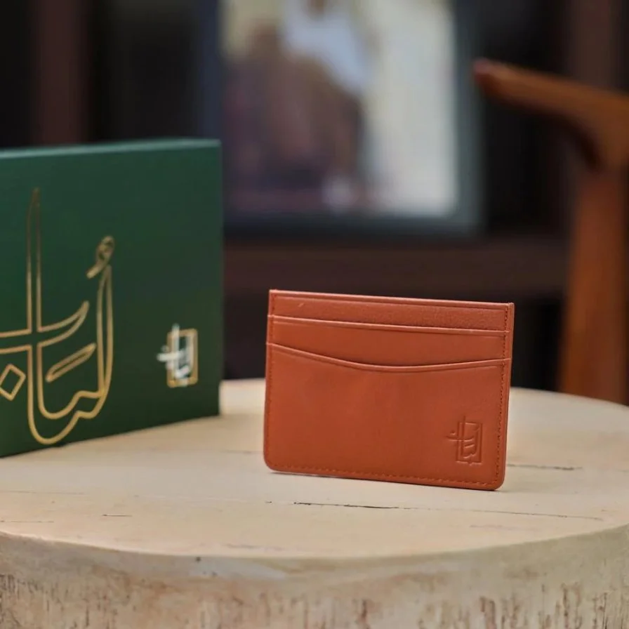 محفظة جلد باللون الجملي حامل بطاقات | لُباب