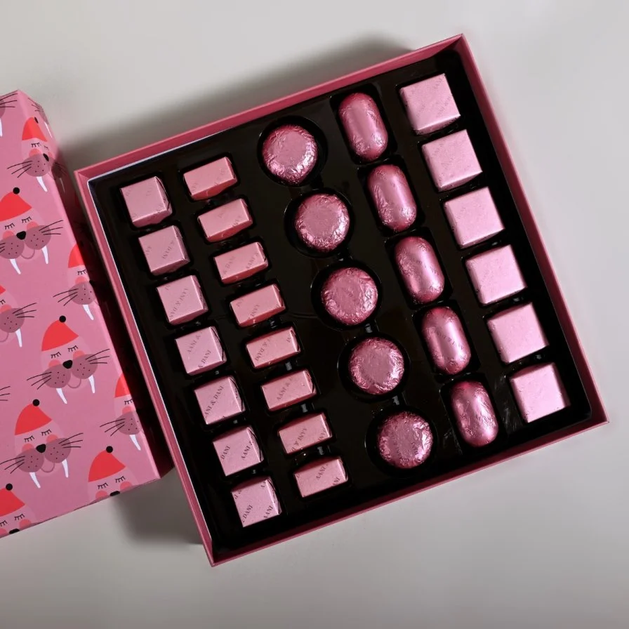 بوكس شوكولاتة آني و داني الوردية الفاخرة