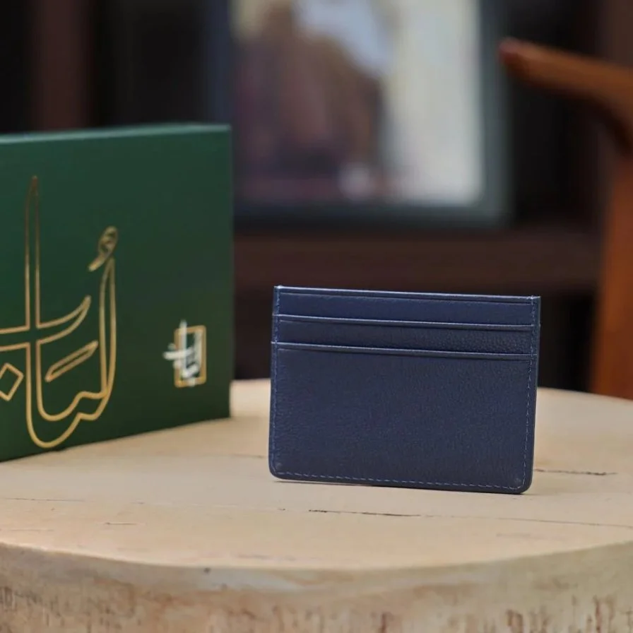 محفظة جلد باللون الكحلي حامل بطاقات | لُباب