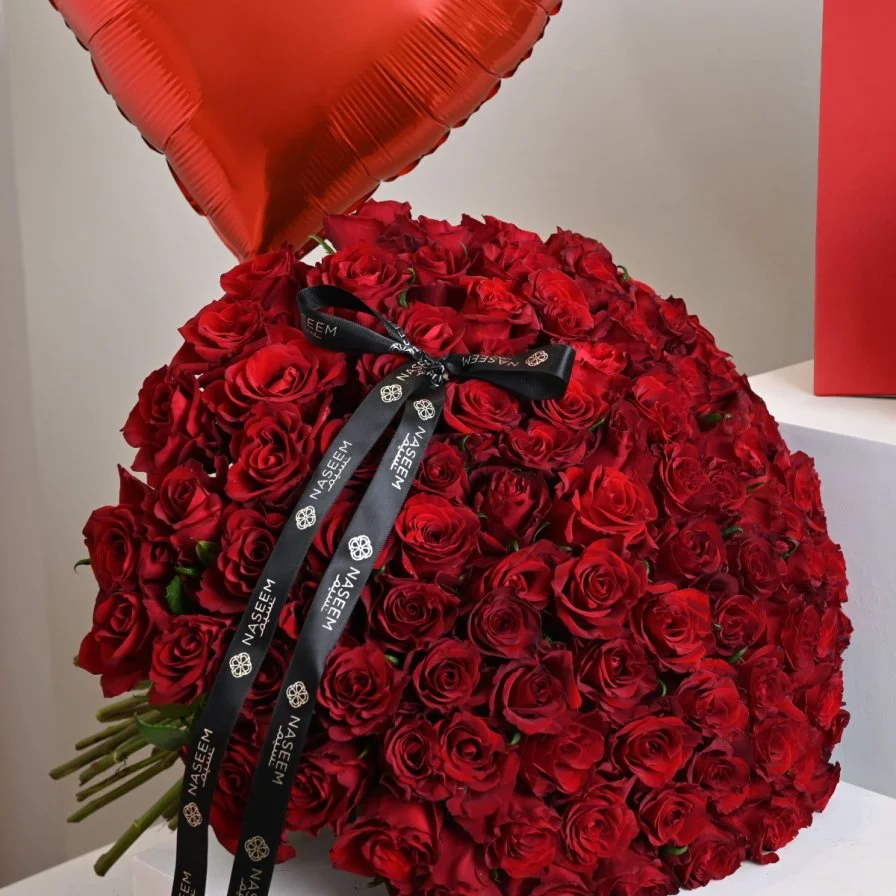 مجموعة 100 وردة مع هانوفيريان تشوكلت