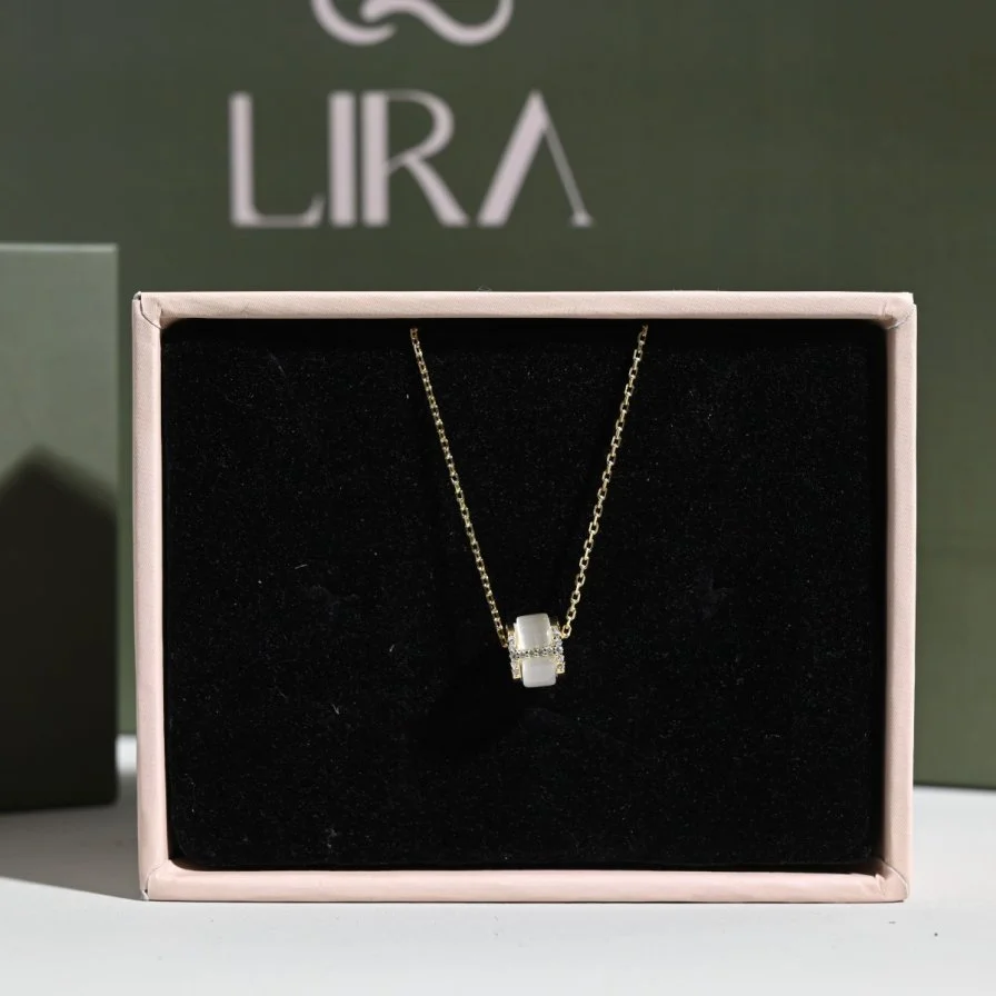 عقد ذهبي بحجر أبيض  | مجوهرات ليرا