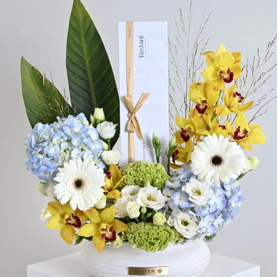 Lumière Vase with Bostani Chocolate