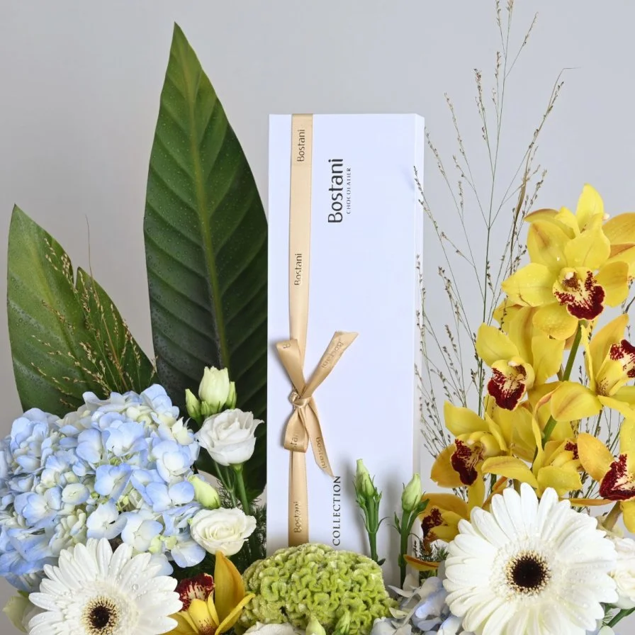 Lumière Vase with Bostani Chocolate