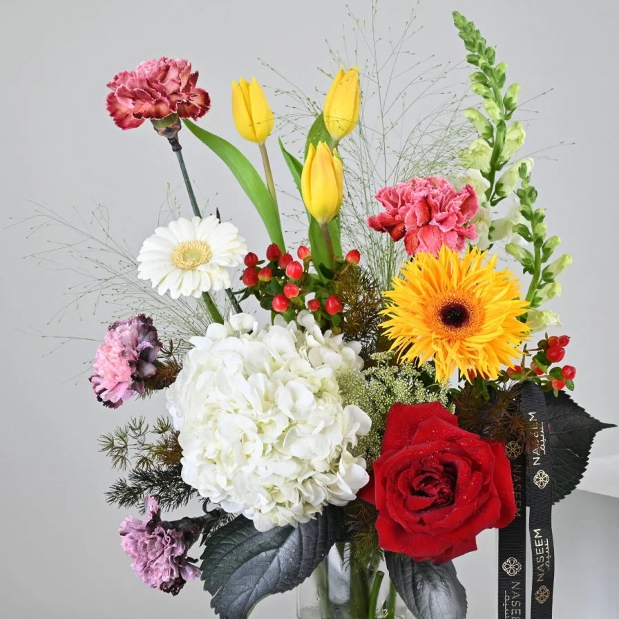 تقويم مكتبي 2026 | مع فازة أزهار النسيم