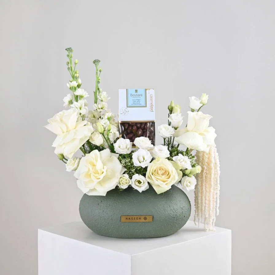 White Rose & Astoma Vase | Bostani Dragee Chocolate