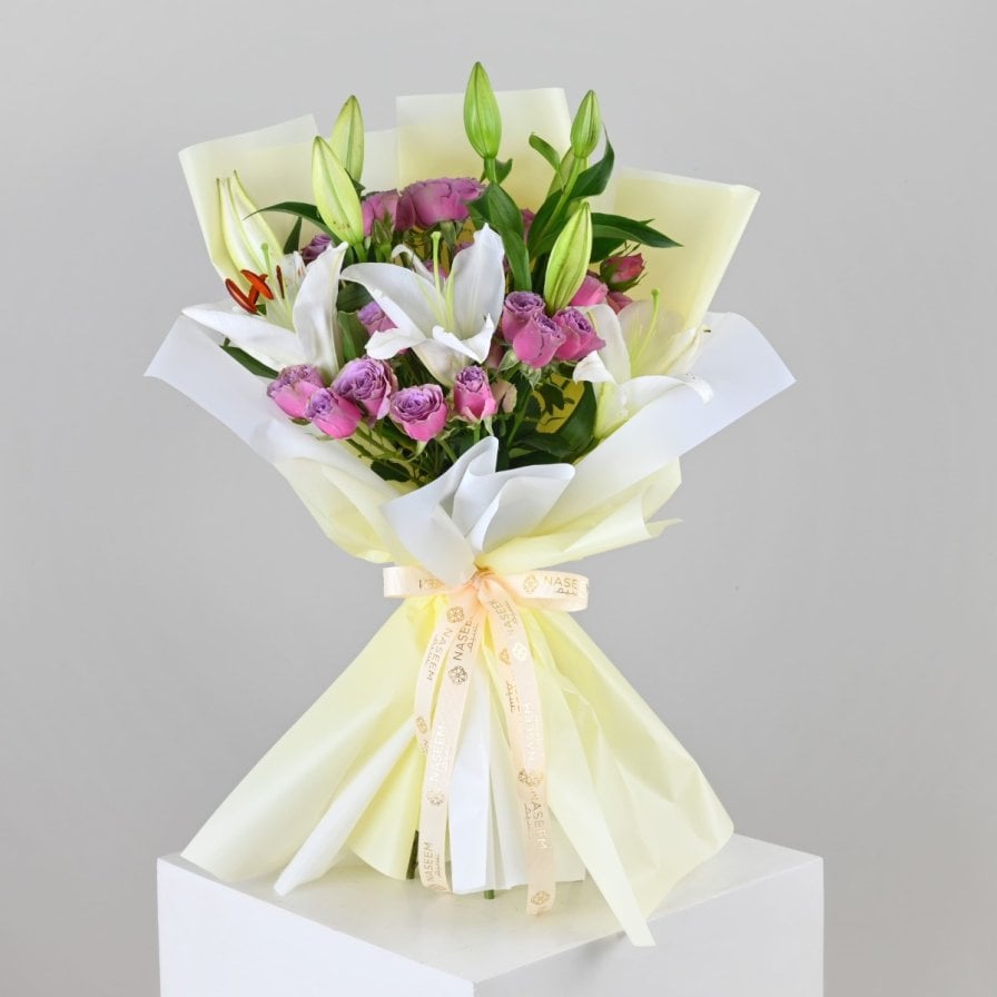 باقة ورد ليليوم ابيض و بيبي روز موف