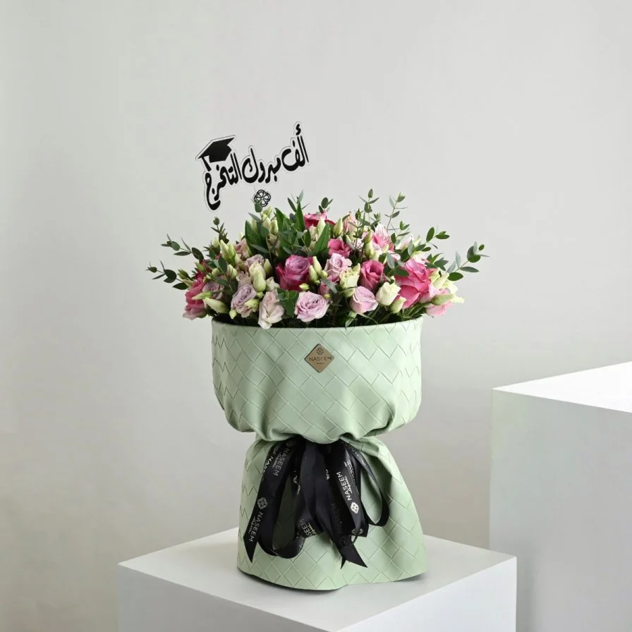 باقة ورد تيفاني ليذر مع تغريسة ألف مبروك التخرج