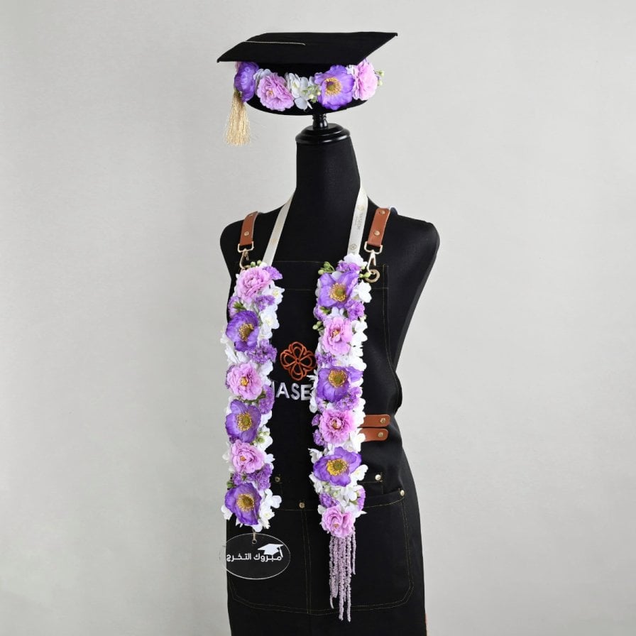 مجموعة عقد و قبعة للتخرج بتنسيق بنفسجي