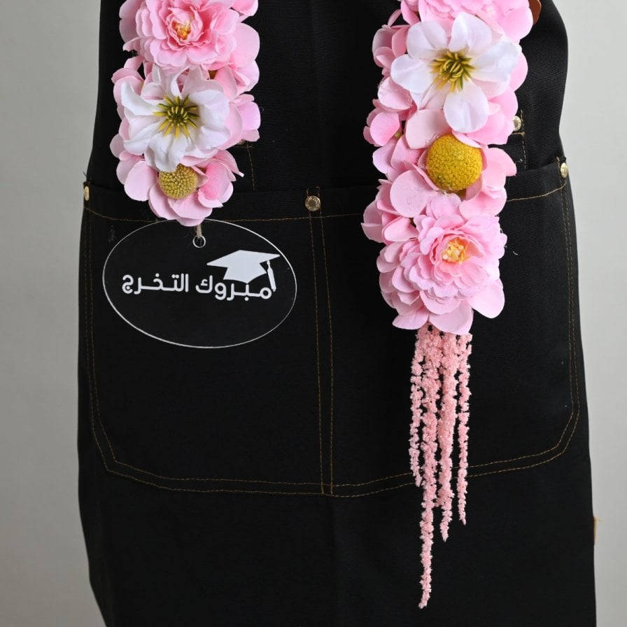 عقد الورد الوردي للتخرج