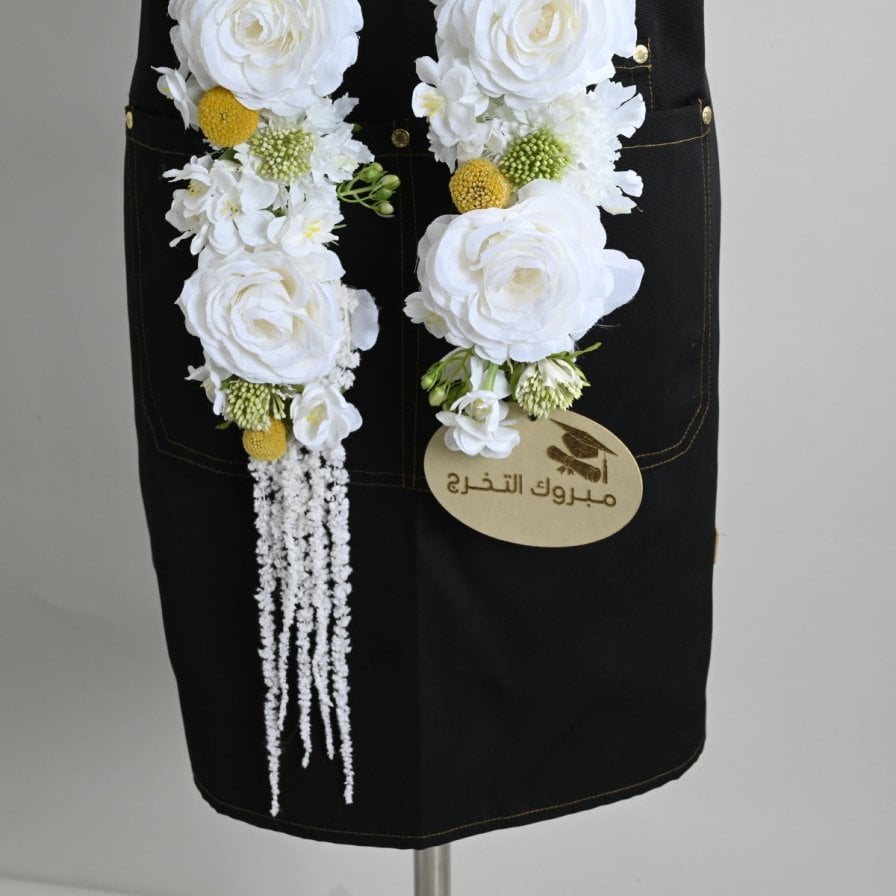 عقد الورد الأبيض للتخرج