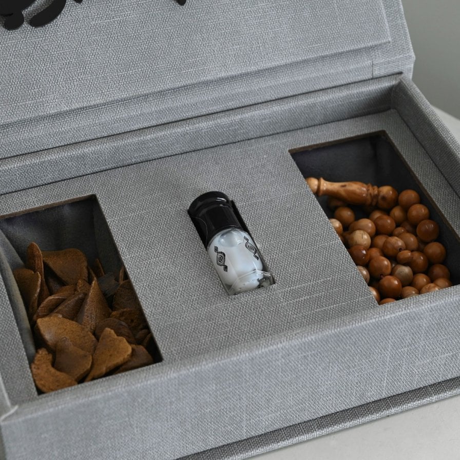 Father's gift Oud and prayer beads | With a vase of roses