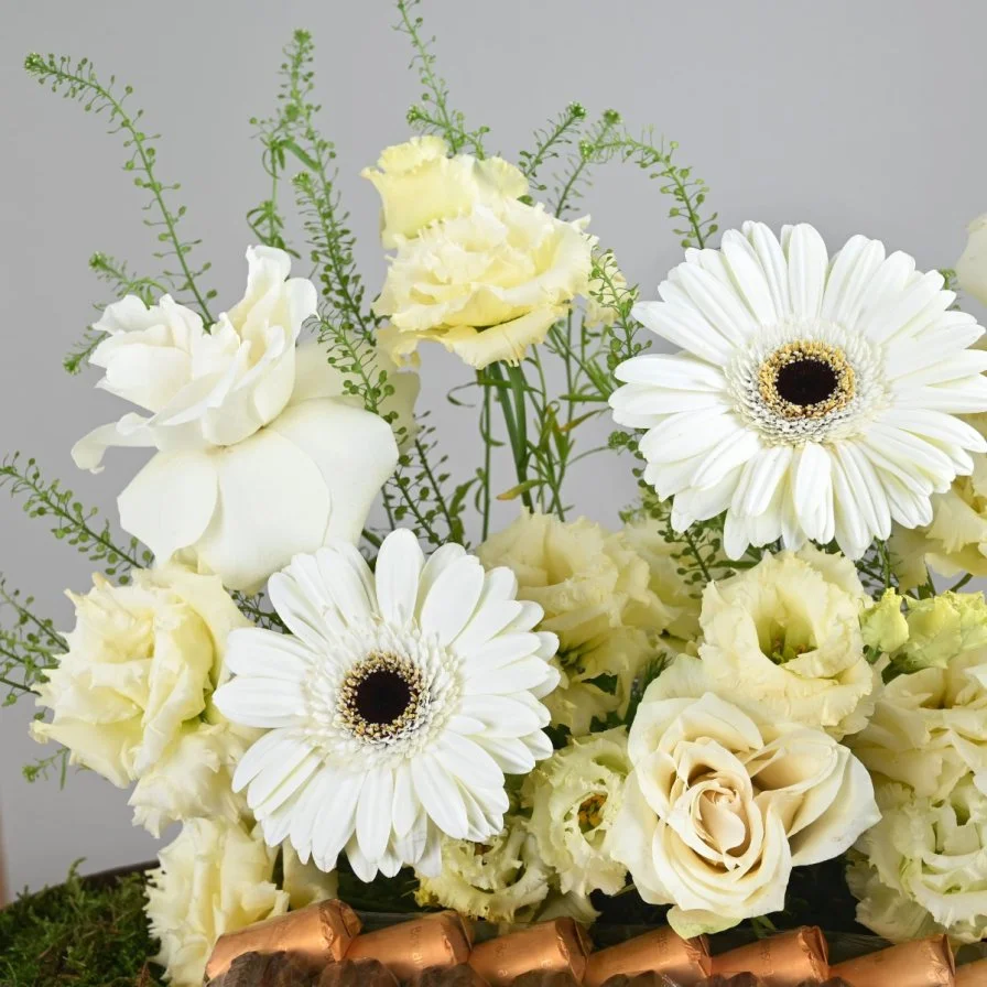 تنسيق فخامة الورد والشوكولاتة