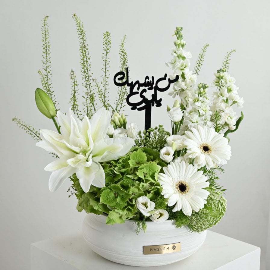 The vase of roses in white, who resembles you, my father ?