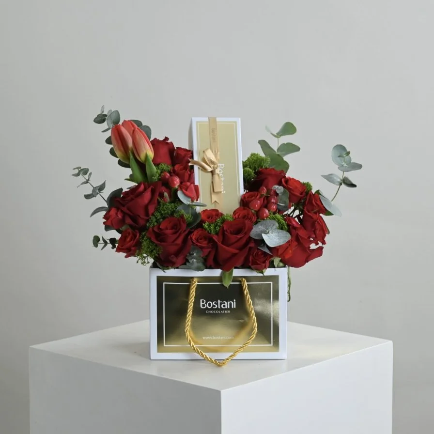 Boustany bag and chocolate with natural red roses 6