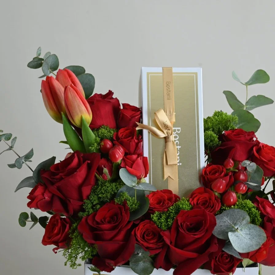 Boustany bag and chocolate with natural red roses 6