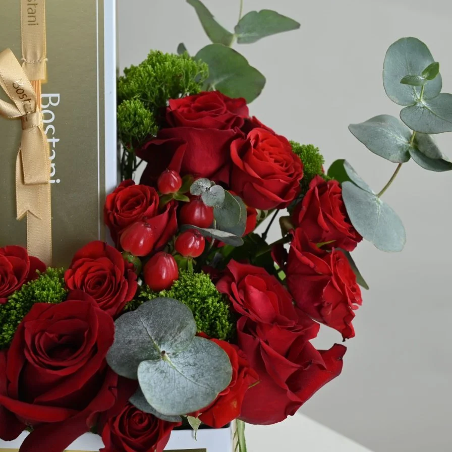 Boustany bag and chocolate with natural red roses 6