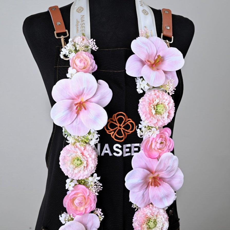 مجموعة عقد و قبعة فرحة التخرج بالوردي