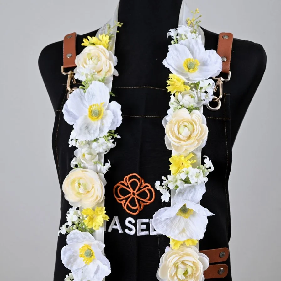 مجموعة عقد و قبعة اشراقة التخرج بالأصفر