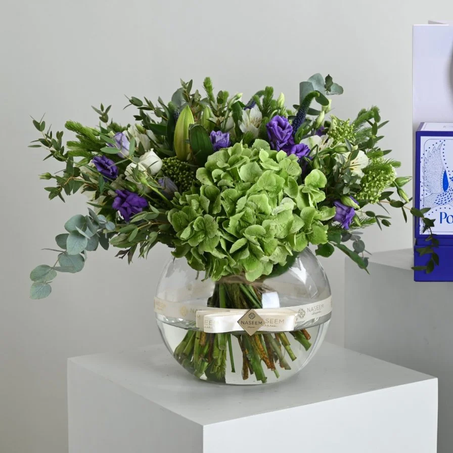 Purple vase with Pocodor chocolate