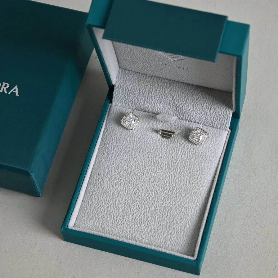 اقراط مربعه من الفضة الخالصة عيار 925 مطلية روديوم مرصعة فص ابيض