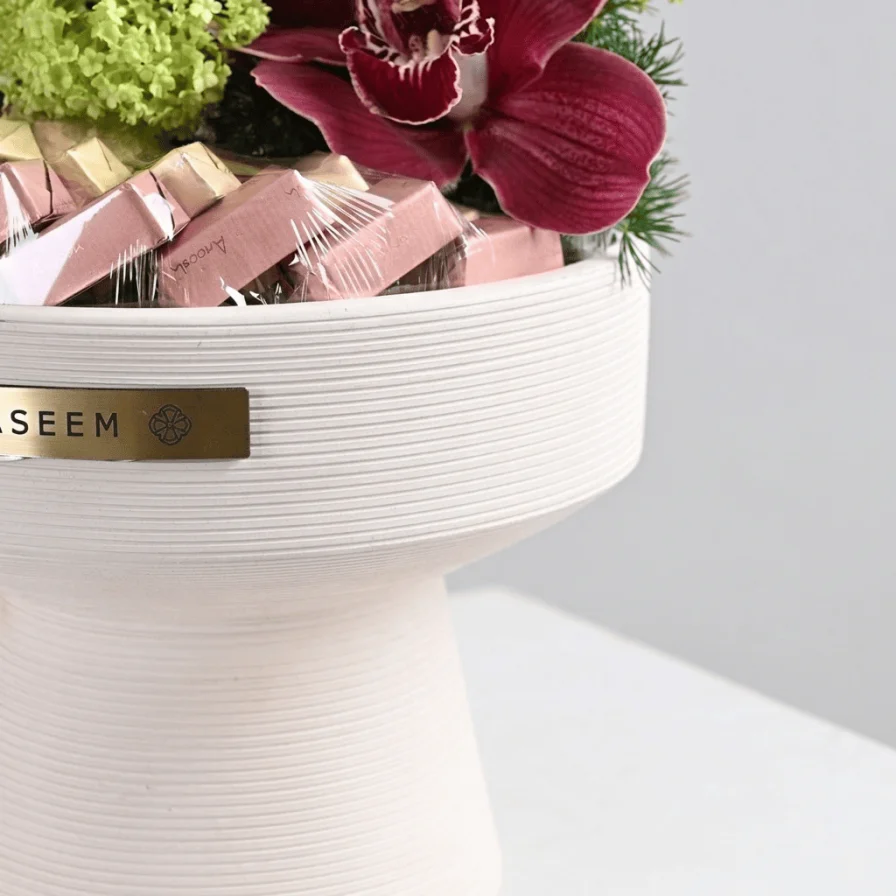 فازة السمبيديوم الأحمر مع شوكلت أنوش