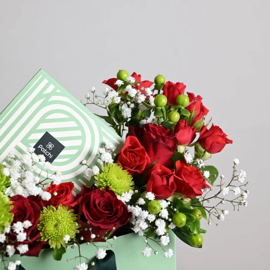 كيس وتشوكليت باتشي مع الورد الأحمر الطبيعي 2