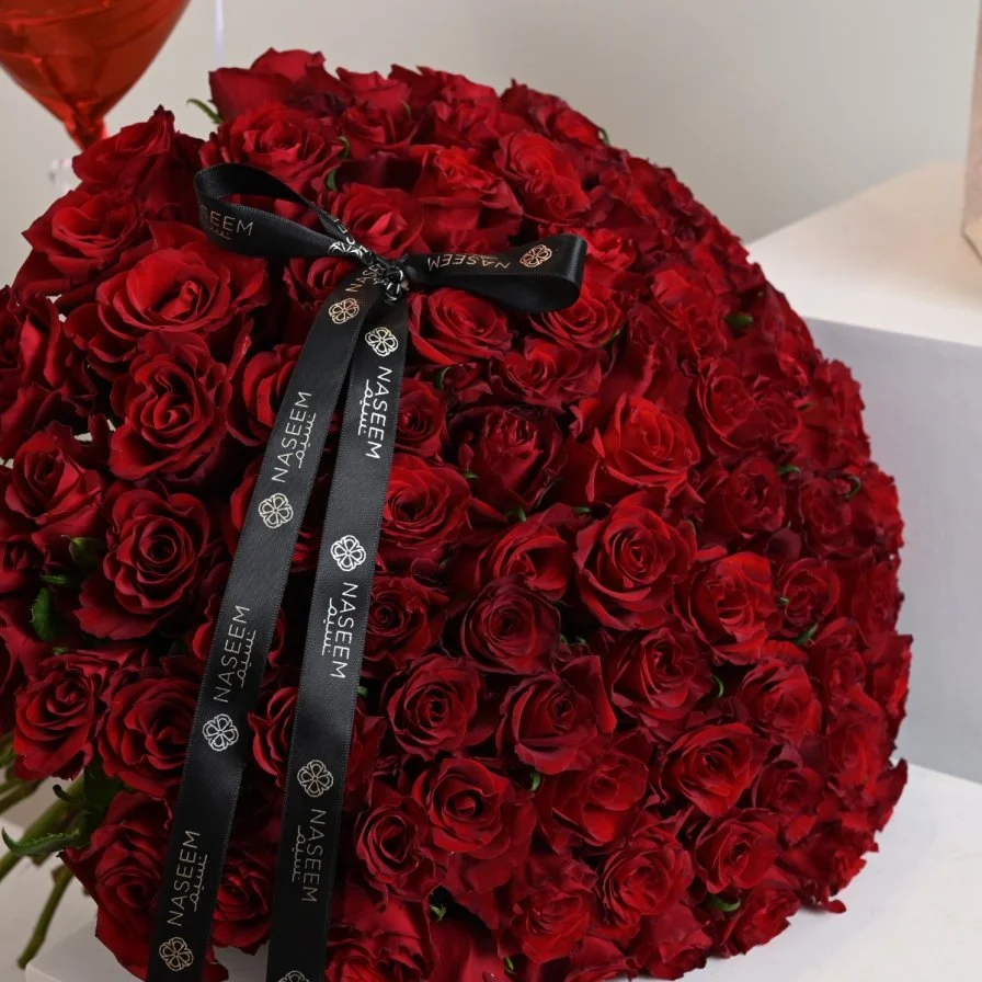 مجموعة 100 وردة مع باتشي تشوكلت